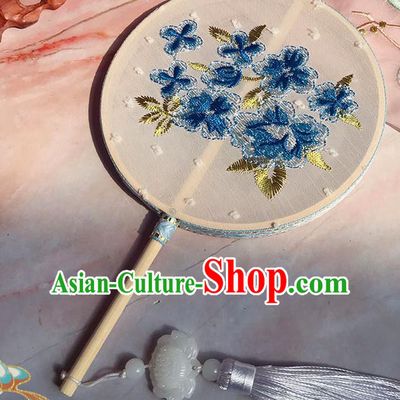 China Ancient Princess Palace Fan Handmade Wedding White Silk Fan Traditional Hanfu Embroidered Circular Fan
