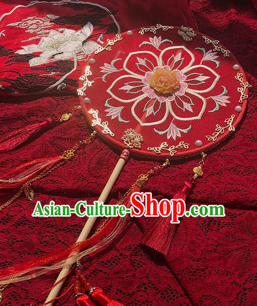China Traditional Tang Dynasty Red Silk Fan Handmade Palace Fan Wedding Embroidered Circular Fan China Traditional Tang Dynasty Red Silk Fan Handmade Palace Fan Wedding Embroidered Circular Fan