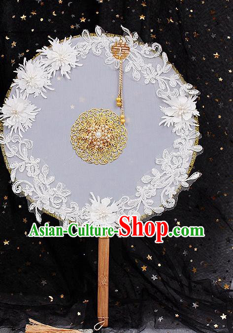 China Handmade White Lace Flowers Palace Fan Traditional Bride Circular Fan Wedding Silk Fan China Handmade White Lace Flowers Palace Fan Traditional Bride Circular Fan Wedding Silk Fan