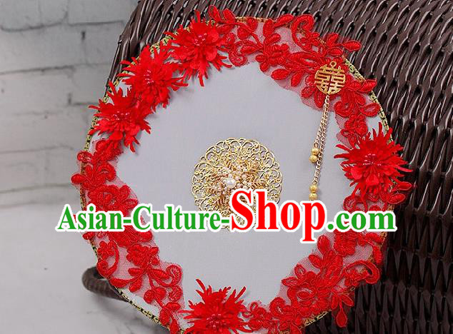 China Traditional Bride Circular Fan Wedding Silk Fan Handmade Red Lace Flowers Palace Fan China Traditional Bride Circular Fan Wedding Silk Fan Handmade Red Lace Flowers Palace Fan