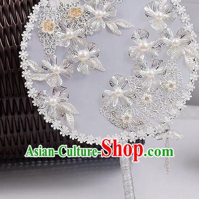 China Traditional Bride Argent Butterfly Circular Fan Wedding Silk Fan Handmade White Lace Palace Fan