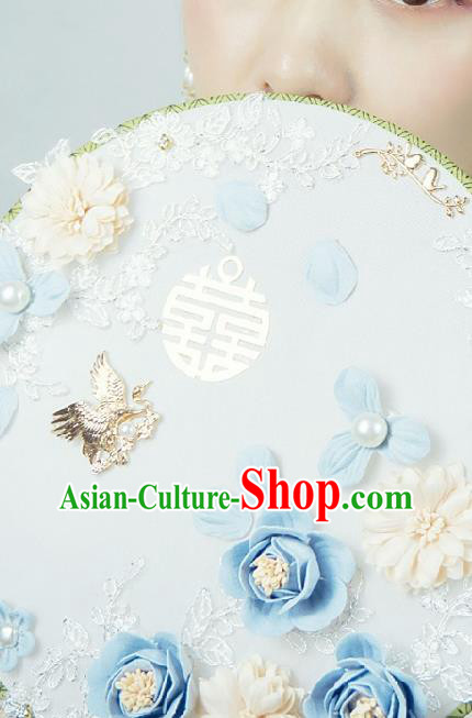 China Handmade Blue Roses Palace Fan Traditional Wedding Silk Fan Bride Circular Fan China Handmade Blue Roses Palace Fan Traditional Wedding Silk Fan Bride Circular Fan