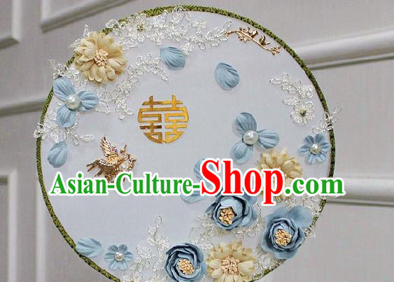 China Handmade Blue Roses Palace Fan Traditional Wedding Silk Fan Bride Circular Fan China Handmade Blue Roses Palace Fan Traditional Wedding Silk Fan Bride Circular Fan