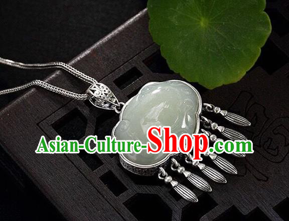 Handmade China Cheongsam Pendant Accessories Silver Longevity Lock Classical Jade Necklace Jewelry Handmade China Cheongsam Pendant Accessories Silver Longevity Lock Classical Jade Necklace Jewelry