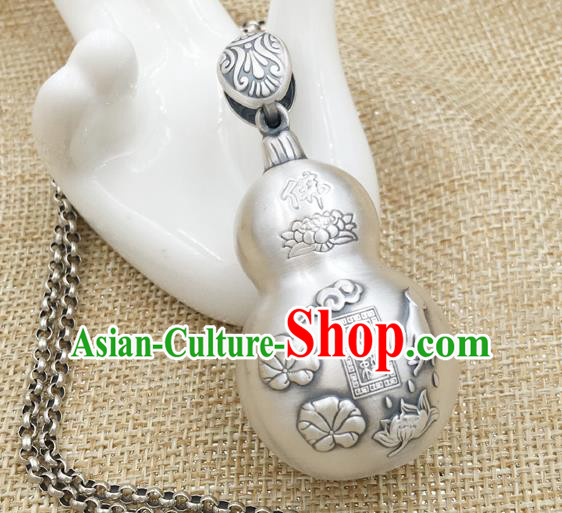 Handmade China Cheongsam Carving Lotus Pendant Accessories Classical Silver Gourd Necklace Jewelry Handmade China Cheongsam Carving Lotus Pendant Accessories Classical Silver Gourd Necklace Jewelry