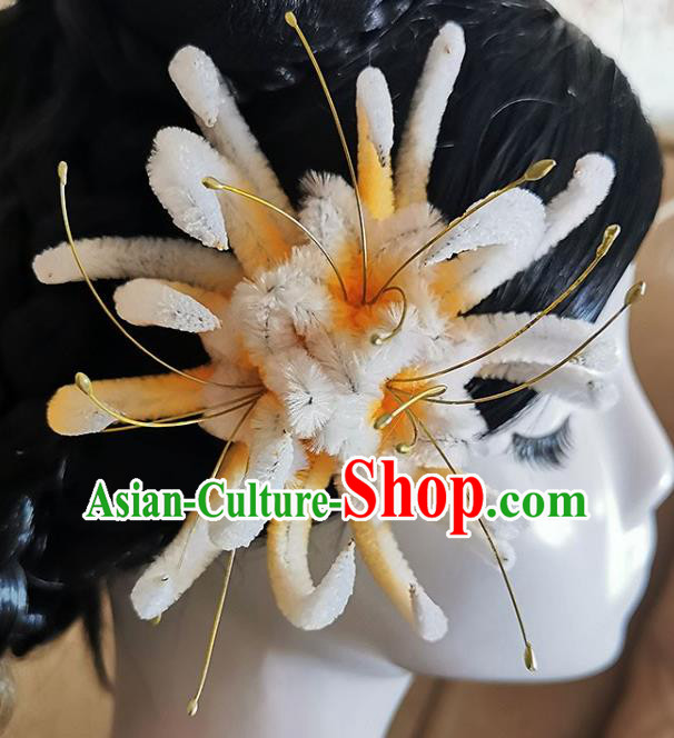 China Handmade Manjusaka Hair Stick Traditional Hanfu Yellow Velvet Hairpin China Handmade Manjusaka Hair Stick Traditional Hanfu Yellow Velvet Hairpin