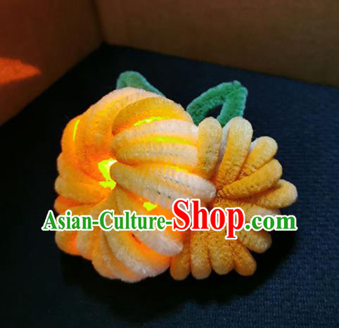 China Handmade Yellow Velvet Chrysanthemum Hair Stick Traditional Hanfu Flowers Hairpin China Handmade Yellow Velvet Chrysanthemum Hair Stick Traditional Hanfu Flowers Hairpin