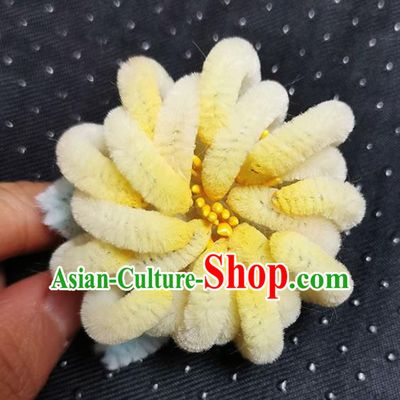 China Traditional Handmade Velvet Yellow Chrysanthemum Hairpin