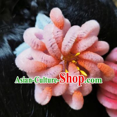 China Traditional Velvet Pink Chrysanthemum Hairpin Handmade Ancient Empress Headwear