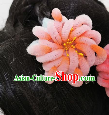 China Traditional Velvet Pink Chrysanthemum Hairpin Handmade Ancient Empress Headwear China Traditional Velvet Pink Chrysanthemum Hairpin Handmade Ancient Empress Headwear