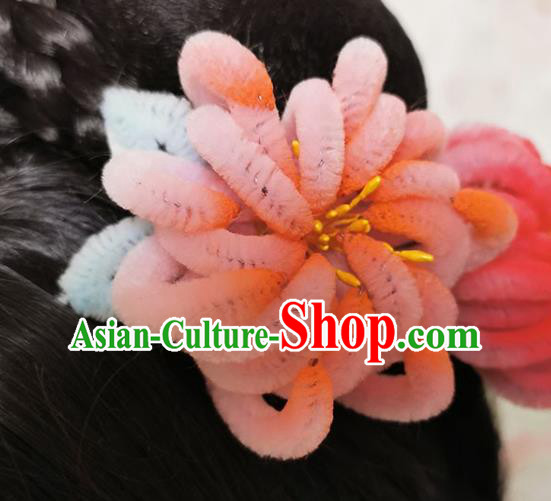China Traditional Velvet Pink Chrysanthemum Hairpin Handmade Ancient Empress Headwear China Traditional Velvet Pink Chrysanthemum Hairpin Handmade Ancient Empress Headwear
