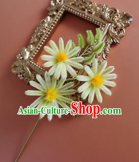 China Ancient Hanfu Velvet Daisy Hairpin Traditional Handmade Hair Accessories China Ancient Hanfu Velvet Daisy Hairpin Traditional Handmade Hair Accessories