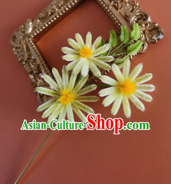 China Ancient Hanfu Velvet Daisy Hairpin Traditional Handmade Hair Accessories China Ancient Hanfu Velvet Daisy Hairpin Traditional Handmade Hair Accessories