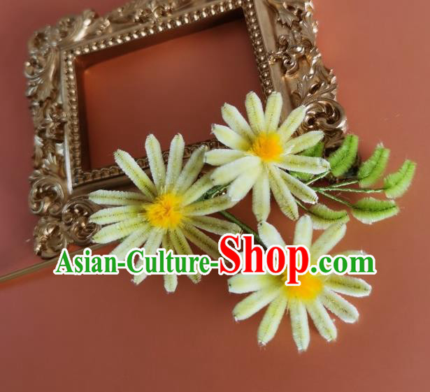 China Ancient Hanfu Velvet Daisy Hairpin Traditional Handmade Hair Accessories China Ancient Hanfu Velvet Daisy Hairpin Traditional Handmade Hair Accessories