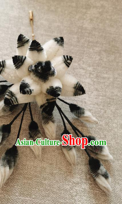 Handmade China Classical White Velvet Brooch Traditional Cheongsam Accessories