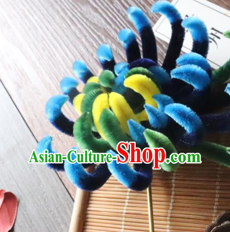 China Classical Hanfu Green Hair Stick Traditional Ancient Court Lady Velvet Chrysanthemum Hairpin China Classical Hanfu Green Hair Stick Traditional Ancient Court Lady Velvet Chrysanthemum Hairpin