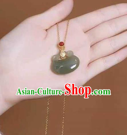 China Classical Cheongsam Coral Accessories Traditional Hetian Jade Lock Necklace China Classical Cheongsam Coral Accessories Traditional Hetian Jade Lock Necklace