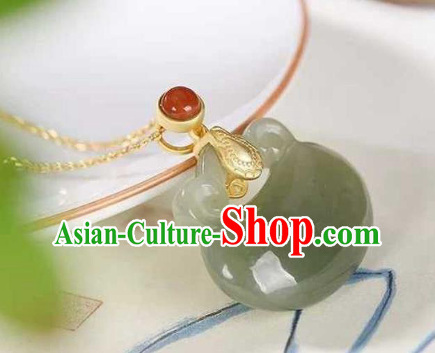 China Classical Cheongsam Coral Accessories Traditional Hetian Jade Lock Necklace China Classical Cheongsam Coral Accessories Traditional Hetian Jade Lock Necklace