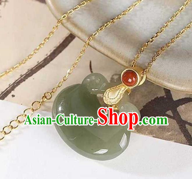 China Classical Cheongsam Coral Accessories Traditional Hetian Jade Lock Necklace China Classical Cheongsam Coral Accessories Traditional Hetian Jade Lock Necklace