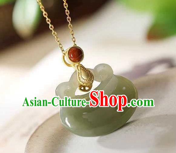 China Classical Cheongsam Coral Accessories Traditional Hetian Jade Lock Necklace China Classical Cheongsam Coral Accessories Traditional Hetian Jade Lock Necklace