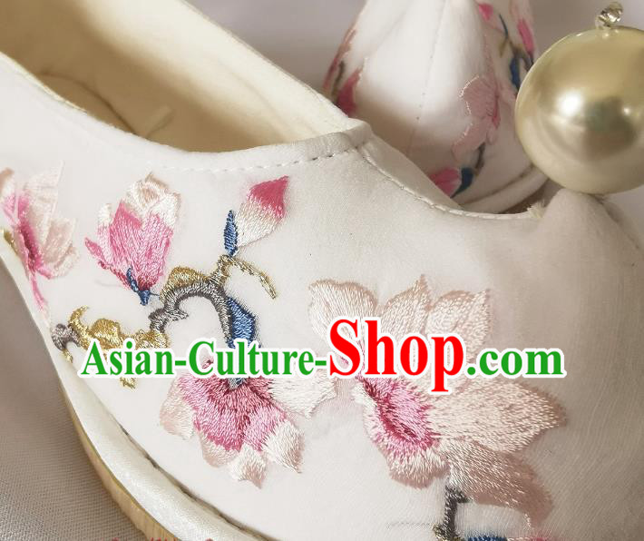 Handmade Chinese Traditional Hanfu Shoes Embroidered Mangnolia Shoes White Bow Shoes Handmade Chinese Traditional Hanfu Shoes Embroidered Mangnolia Shoes White Bow Shoes