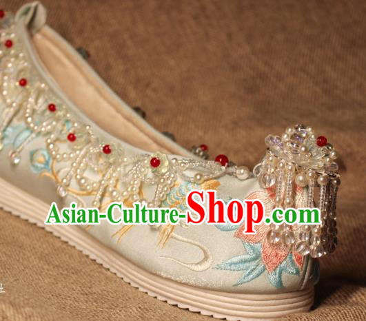 Chinese Embroidered Shoes Handmade Satin Shoes Traditional Ming Dynasty Princess Shoes Chinese Embroidered Shoes Handmade Satin Shoes Traditional Ming Dynasty Princess Shoes