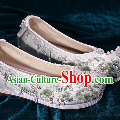 Chinese Traditional Embroidered Peony Shoes Handmade White Shoes Hanfu Pearls Shoes