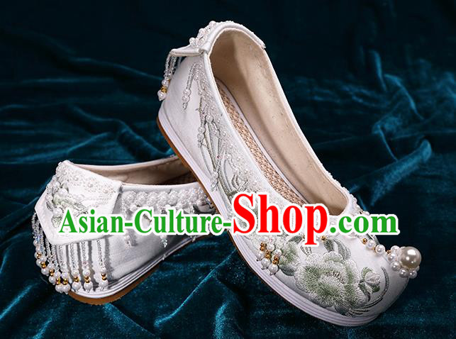 Chinese Traditional Embroidered Peony Shoes Handmade White Shoes Hanfu Pearls Shoes Chinese Traditional Embroidered Peony Shoes Handmade White Shoes Hanfu Pearls Shoes