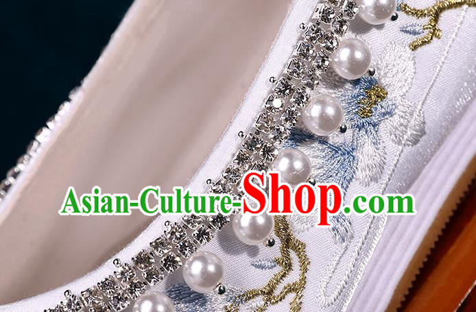 Chinese Handmade Pearls Shoes Ancient Princess White Satin Shoes Traditional Embroidered Mangnolia Shoes Chinese Handmade Pearls Shoes Ancient Princess White Satin Shoes Traditional Embroidered Mangnolia Shoes