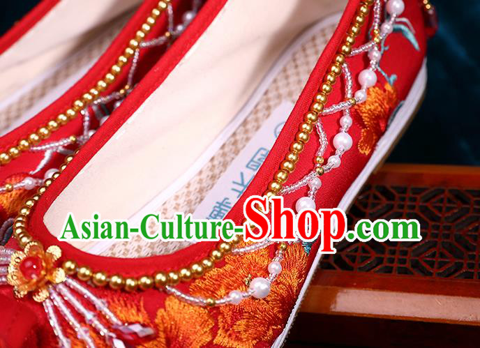 Chinese Traditional Hanfu Golden Beads Shoes Ancient Bride Red Shoes Wedding Embroidered Peony Shoes Chinese Traditional Hanfu Golden Beads Shoes Ancient Bride Red Shoes Wedding Embroidered Peony Shoes