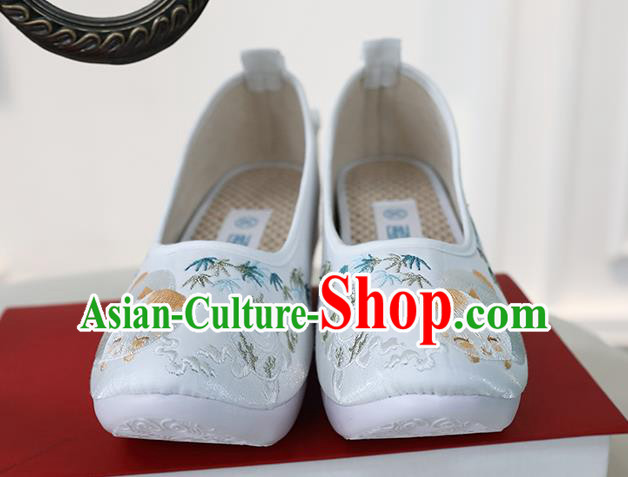 Chinese Traditional Ming Dynasty Shoes Ancient Princess Shoes Embroidered White Shoes Chinese Traditional Ming Dynasty Shoes Ancient Princess Shoes Embroidered White Shoes