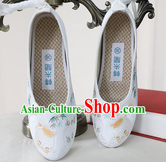Chinese Traditional Ming Dynasty Shoes Ancient Princess Shoes Embroidered White Shoes Chinese Traditional Ming Dynasty Shoes Ancient Princess Shoes Embroidered White Shoes