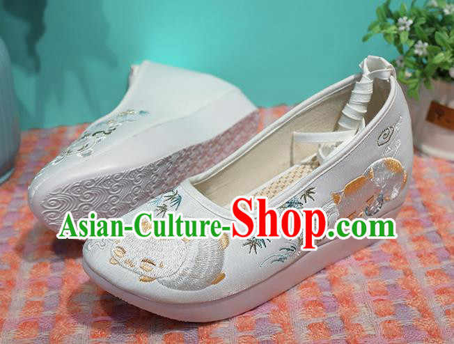 Chinese Traditional Ming Dynasty Shoes Ancient Princess Shoes Embroidered White Shoes Chinese Traditional Ming Dynasty Shoes Ancient Princess Shoes Embroidered White Shoes