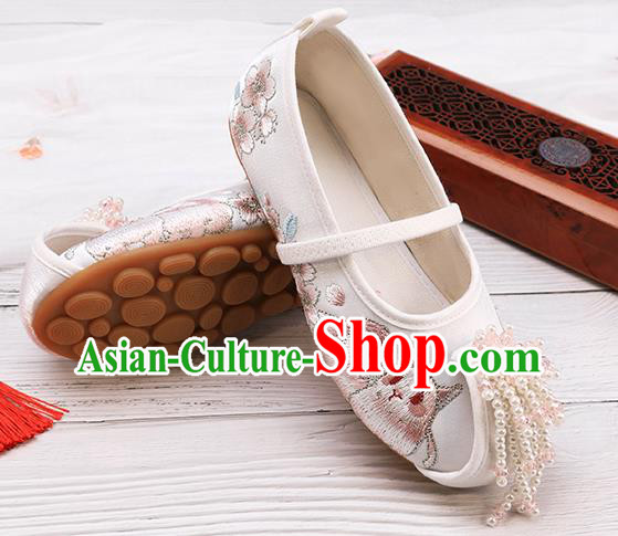 China Classical Hanfu Shoes Traditional Embroidered White Shoes for Kids China Classical Hanfu Shoes Traditional Embroidered White Shoes for Kids