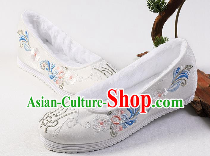 Chinese Traditional Winter Shoes Handmade Embroidered Shoes Hanfu Cloth Shoes Chinese Traditional Winter Shoes Handmade Embroidered Shoes Hanfu Cloth Shoes