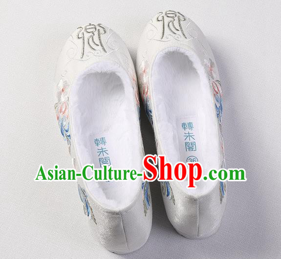 Chinese Traditional Winter Shoes Handmade Embroidered Shoes Hanfu Cloth Shoes Chinese Traditional Winter Shoes Handmade Embroidered Shoes Hanfu Cloth Shoes