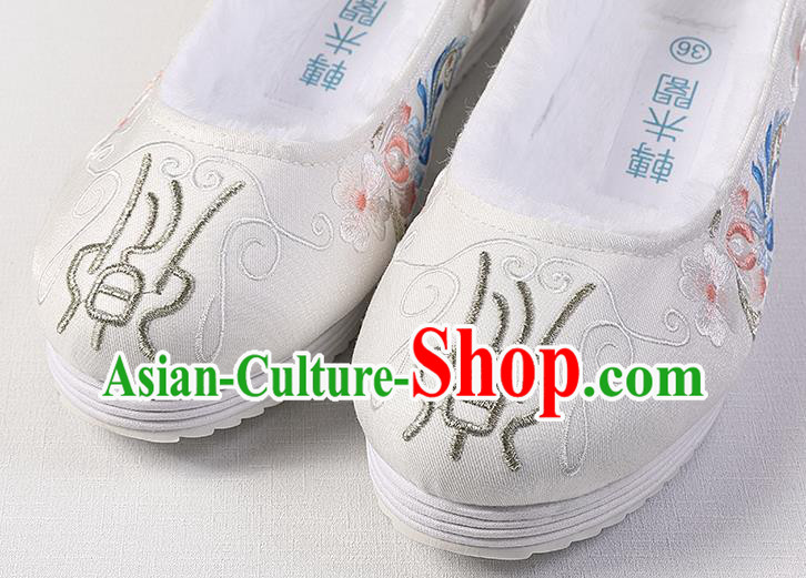Chinese Traditional Winter Shoes Handmade Embroidered Shoes Hanfu Cloth Shoes Chinese Traditional Winter Shoes Handmade Embroidered Shoes Hanfu Cloth Shoes