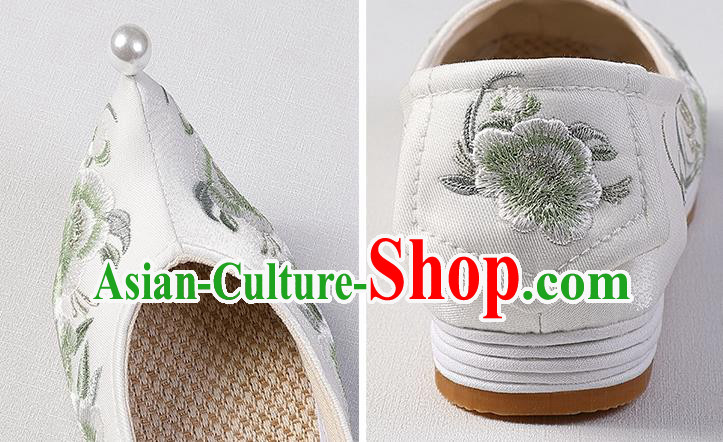 Chinese Classical Embroidered Begonia Shoes Traditional Women Shoes Handmade Hanfu White Cloth Shoes Chinese Classical Embroidered Begonia Shoes Traditional Women Shoes Handmade Hanfu White Cloth Shoes