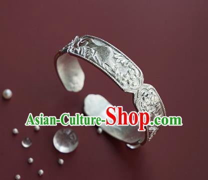 China Traditional National Carving Squirrel Grape Bangle Jewelry Handmade Silver Bracelet Accessories China Traditional National Carving Squirrel Grape Bangle Jewelry Handmade Silver Bracelet Accessories