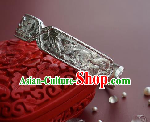 China Traditional National Carving Squirrel Grape Bangle Jewelry Handmade Silver Bracelet Accessories China Traditional National Carving Squirrel Grape Bangle Jewelry Handmade Silver Bracelet Accessories