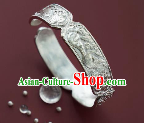 China Traditional National Carving Squirrel Grape Bangle Jewelry Handmade Silver Bracelet Accessories China Traditional National Carving Squirrel Grape Bangle Jewelry Handmade Silver Bracelet Accessories