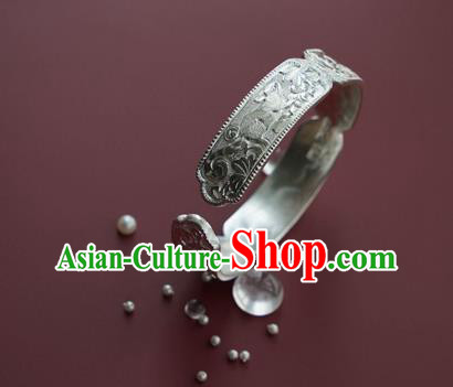 China Traditional National Carving Squirrel Grape Bangle Jewelry Handmade Silver Bracelet Accessories China Traditional National Carving Squirrel Grape Bangle Jewelry Handmade Silver Bracelet Accessories