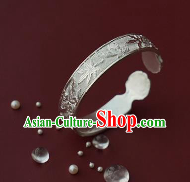 China Handmade Silver Carving Butterfly Bracelet Traditional National Bangle Jewelry Accessories China Handmade Silver Carving Butterfly Bracelet Traditional National Bangle Jewelry Accessories