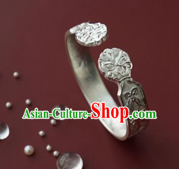 China Handmade Silver Carving Butterfly Bracelet Traditional National Bangle Jewelry Accessories China Handmade Silver Carving Butterfly Bracelet Traditional National Bangle Jewelry Accessories