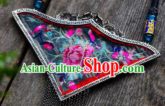 Chinese Classical Embroidered Necklet Pendant Handmade National Necklace Ethnic Silver Accessories Chinese Classical Embroidered Necklet Pendant Handmade National Necklace Ethnic Silver Accessories