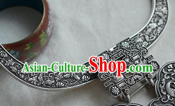 China Traditional Silver Carving Butterfly Longevity Lock Jewelry Accessories National Wedding Necklace Pendant China Traditional Silver Carving Butterfly Longevity Lock Jewelry Accessories National Wedding Necklace Pendant