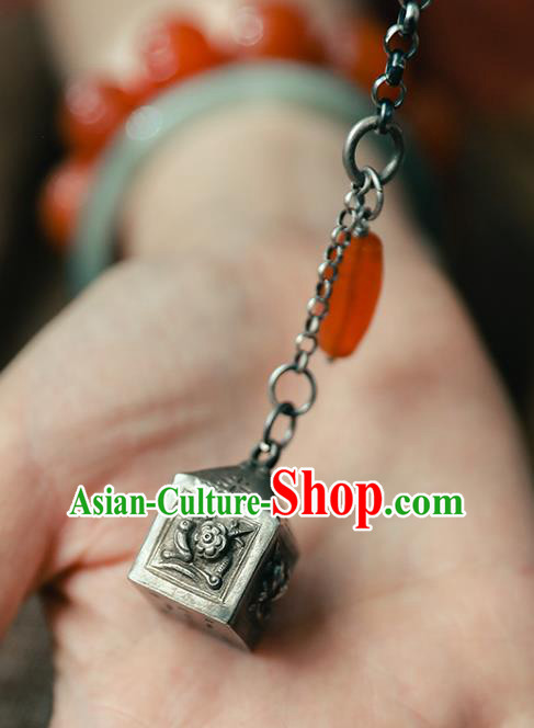 China Agate Tassel Bangle Traditional Silver Seal Bracelet Accessories Classical Wristlet Chain Jewelry China Agate Tassel Bangle Traditional Silver Seal Bracelet Accessories Classical Wristlet Chain Jewelry