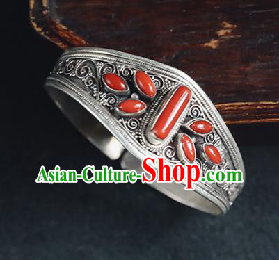 China Classical Silver Wristlet Bangle Jewelry Traditional Corallite Bracelet Accessories China Classical Silver Wristlet Bangle Jewelry Traditional Corallite Bracelet Accessories