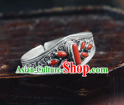 China Classical Silver Wristlet Bangle Jewelry Traditional Corallite Bracelet Accessories China Classical Silver Wristlet Bangle Jewelry Traditional Corallite Bracelet Accessories