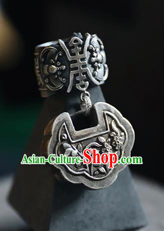 China National Silver Lock Ring Traditional Handmade Wedding Circlet Jewelry Accessories China National Silver Lock Ring Traditional Handmade Wedding Circlet Jewelry Accessories